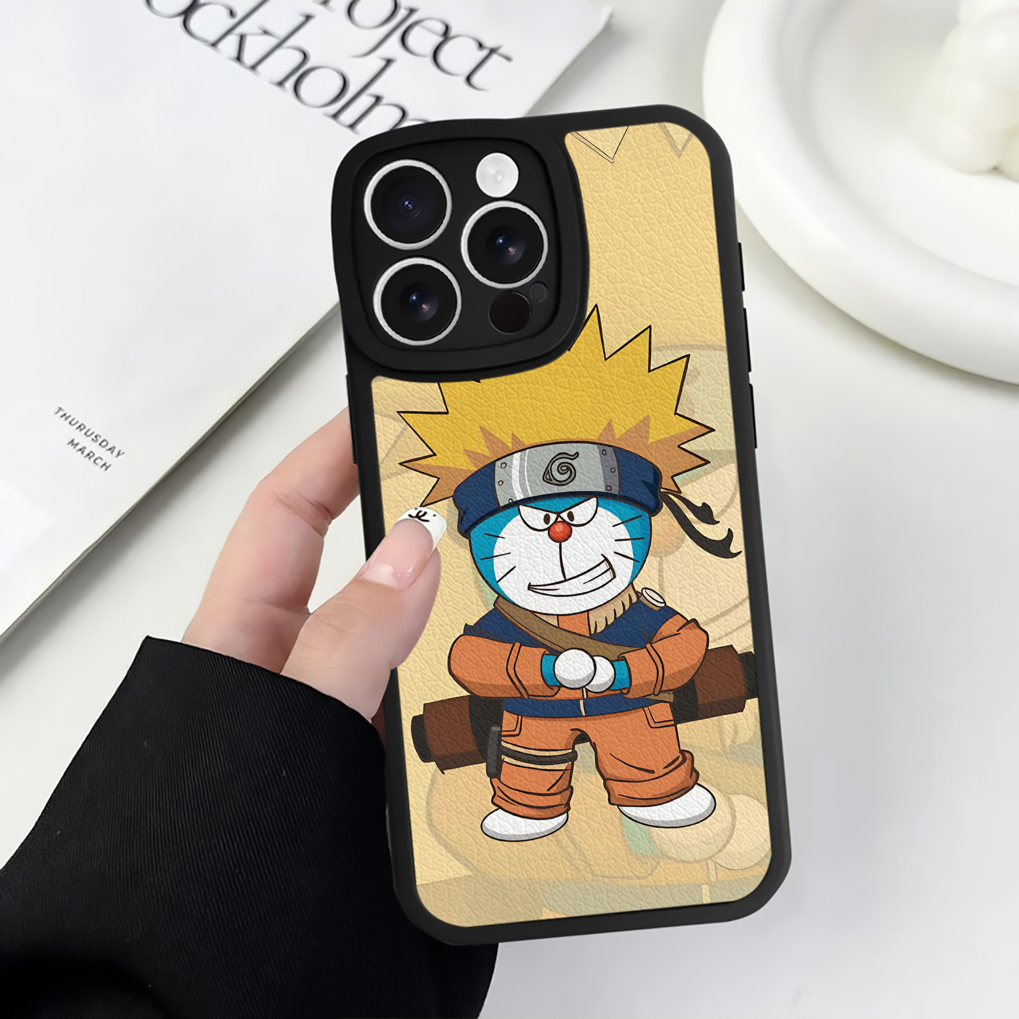 （画像用） ドラえもん Doraemon 【iPhone 16シリーズ対応】シリコンスマホケース（レザー調） 材質：シリコン